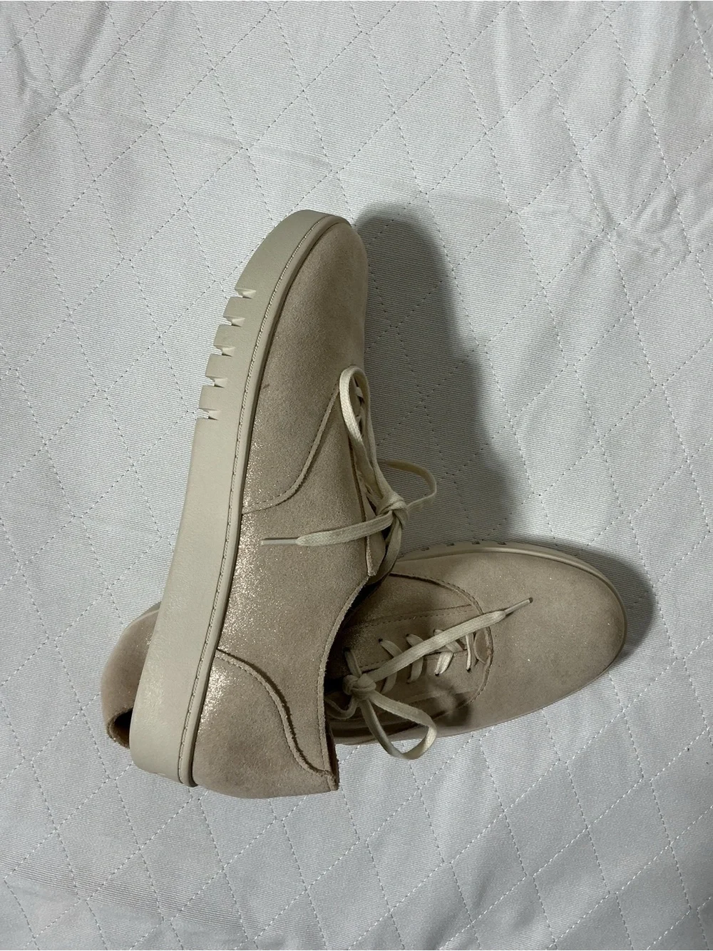 Vionic Callie Gold Shimmer Leather Sneaker NWOB Size 9.5
